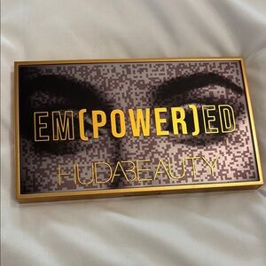 Huda Beauty Empowered Eyeshadow Palette - Gold and Black